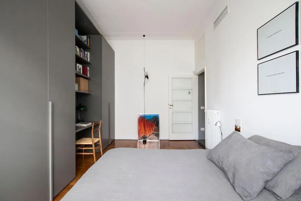 Apartment In Porta Venezia Milan